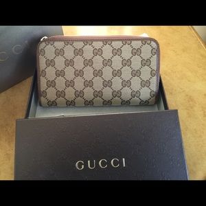 Gucci zip around canvas wallet